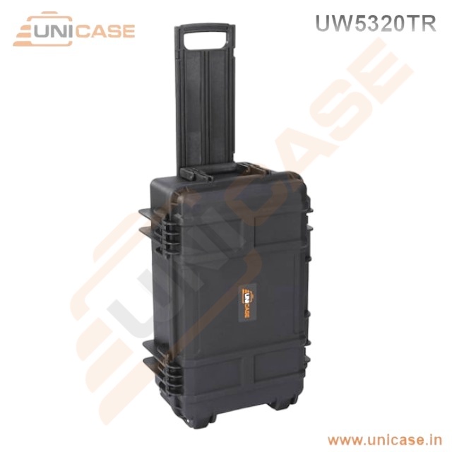 Protective hard tool case on wheels