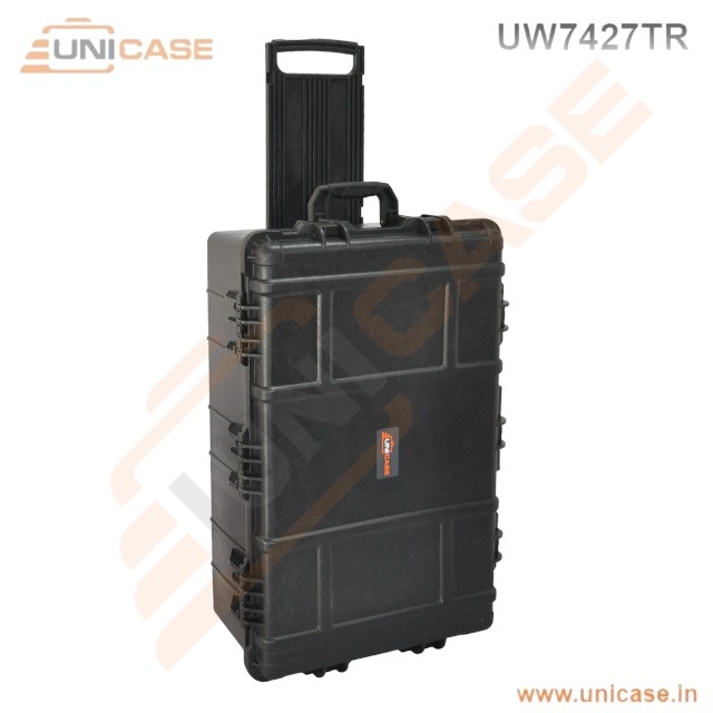 Rolling equipment carry case with custom foam