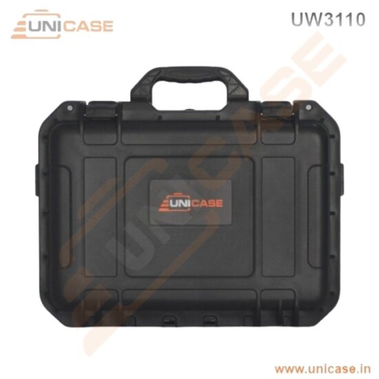 Compact hard shell plastic case for camera case