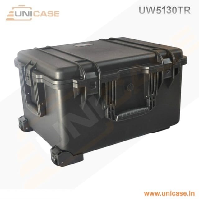 2-protective-hardshell-plastic-hard-case-wheels protective hardshell plastic carry case with wheels and trolley